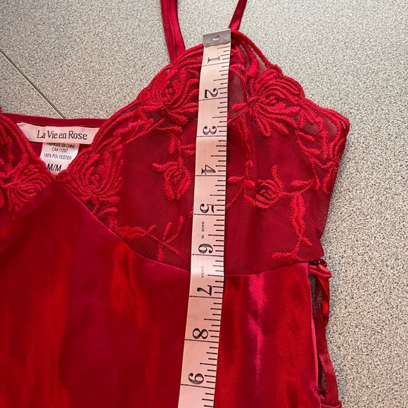 La Vie En Rose Red Satiny Negligée Gown Size Medium - Picture 11 of 11